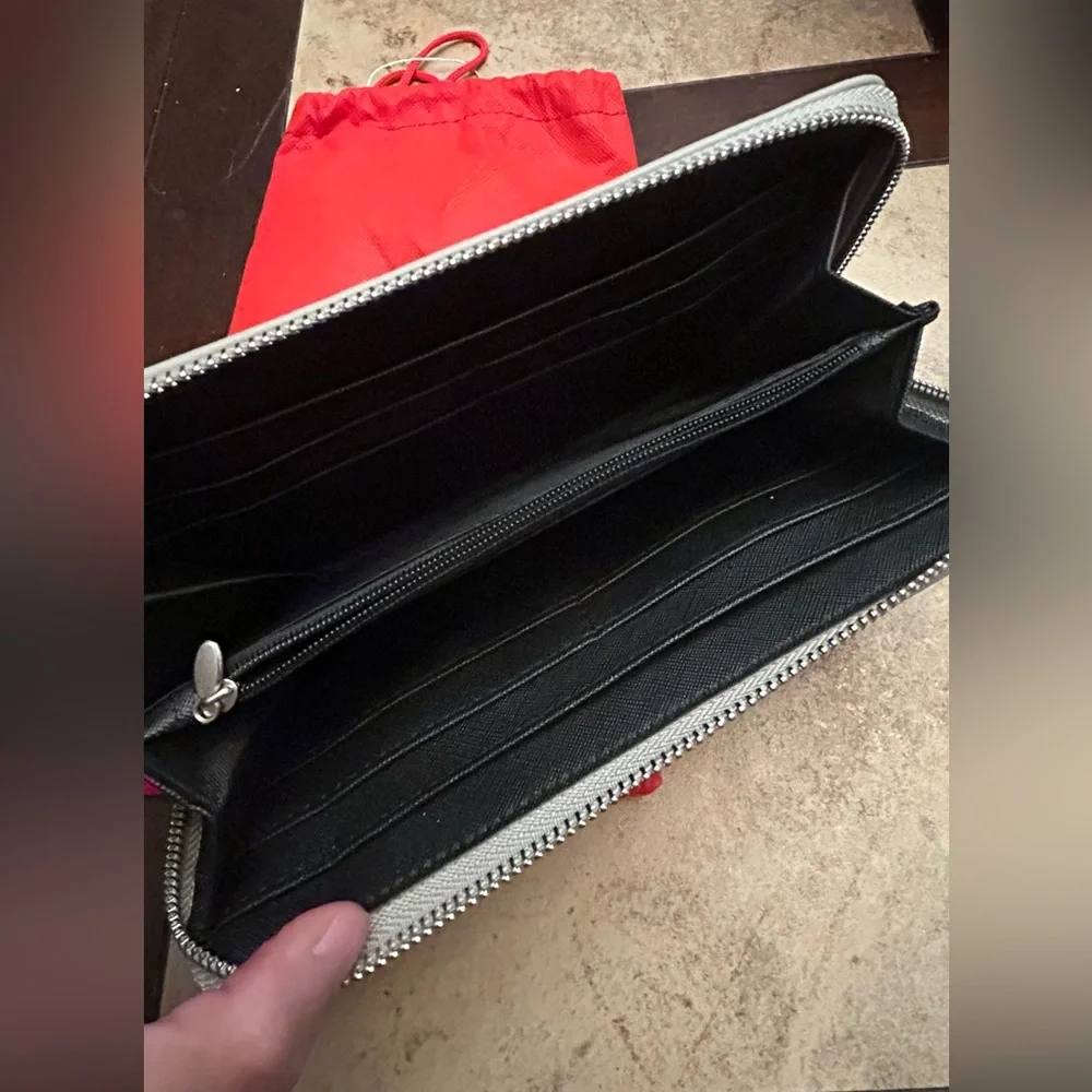 Benoss Milan Zip Around Wallet Gray Vegan Clutch 8.5”x 5” Silver Toned Hardware - Picture 4 of 5